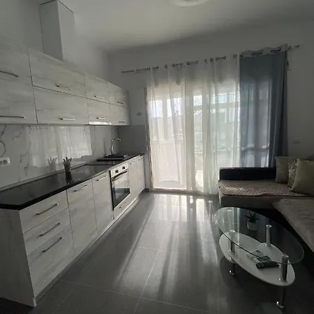 Holiday home Penthouse 5 Gjiri I Lalzit *