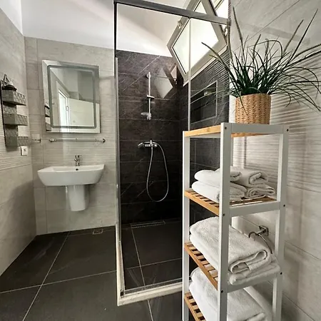 Holiday home Penthouse 5 Gjiri I Lalzit